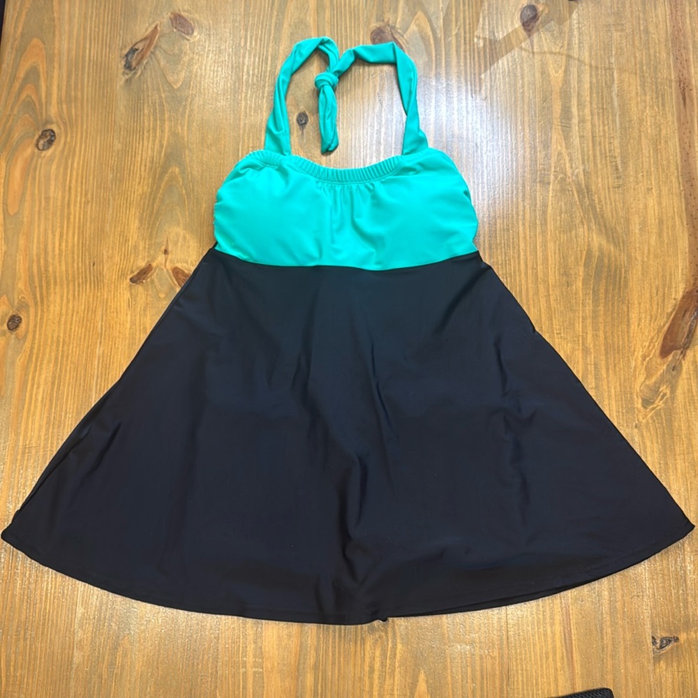 NWOT women’s modest size XL swimdress green halter top and black skirt shorts